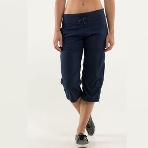🌻Lululemon Women's Studio Coal Grey Yoga Crop || Size 6